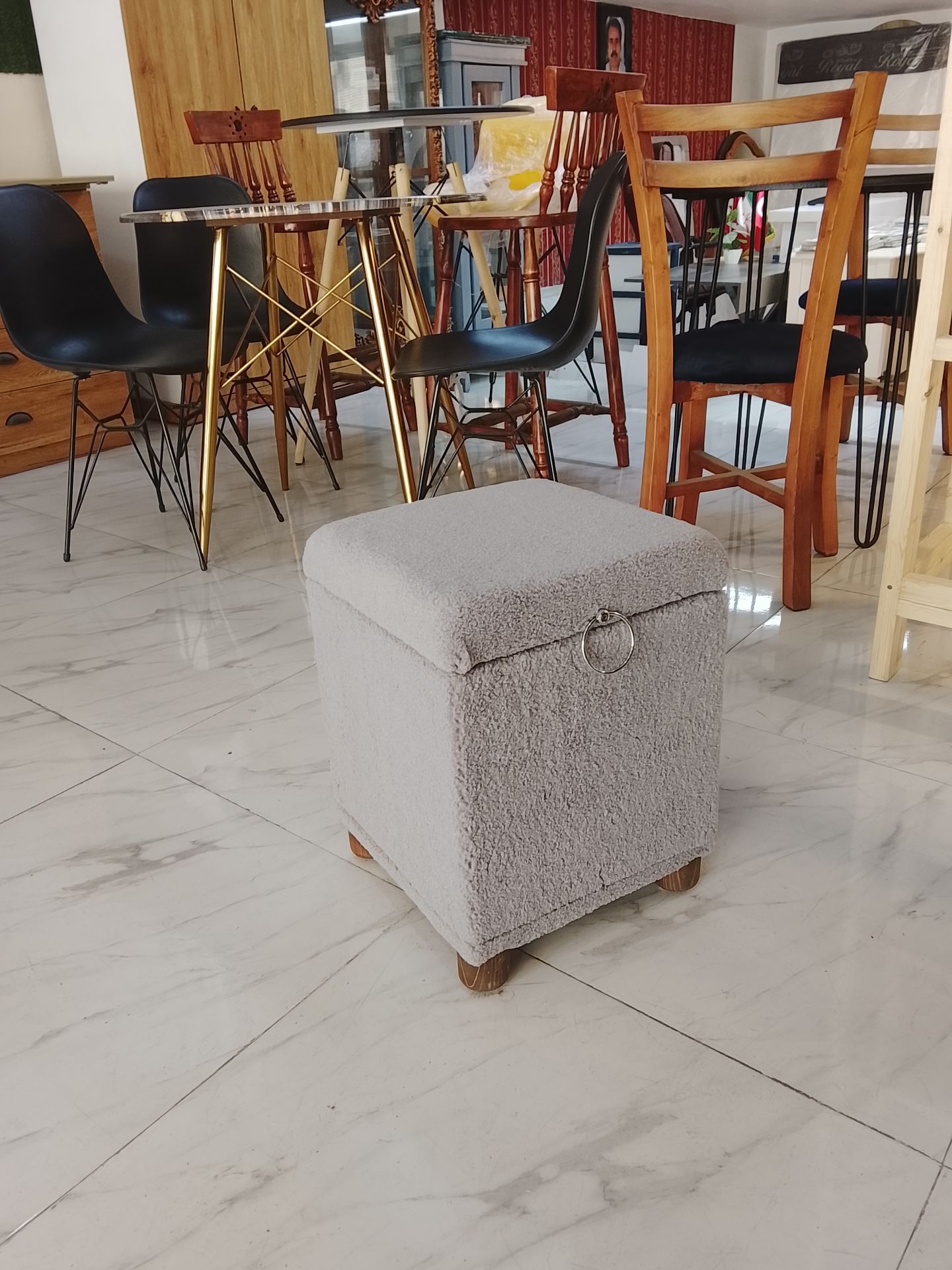پاف صندوقی درب دار پایه نراد و پارچه مبلی