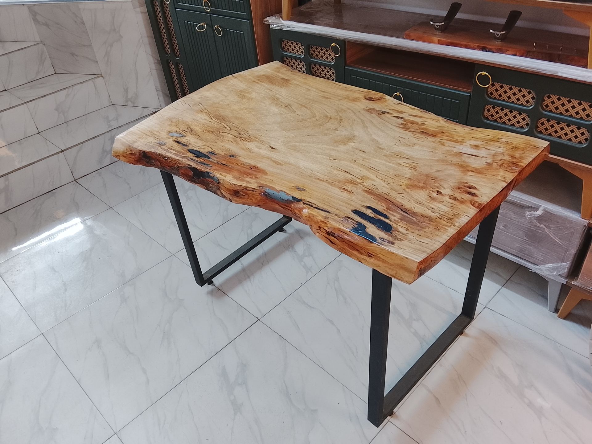 میز ناهارخوری با چوب جنگلی 4نفره با پایه فلزی رنگ کوره ای